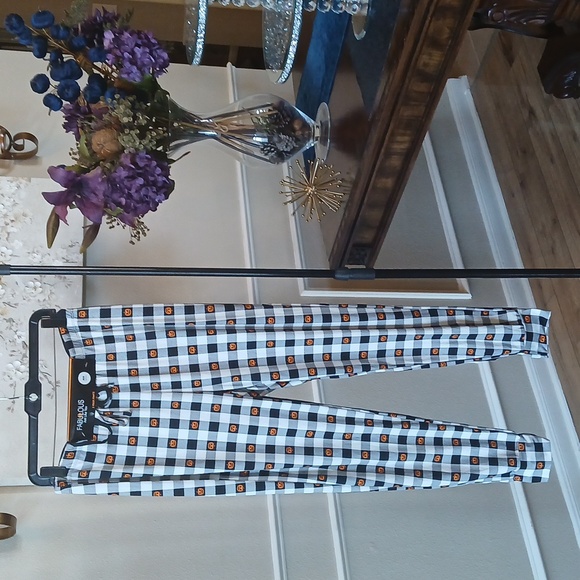 New Women's 2pc Halloween Jogger Pajamas Pants By Fabulous. Size M - Picture 1 of 17